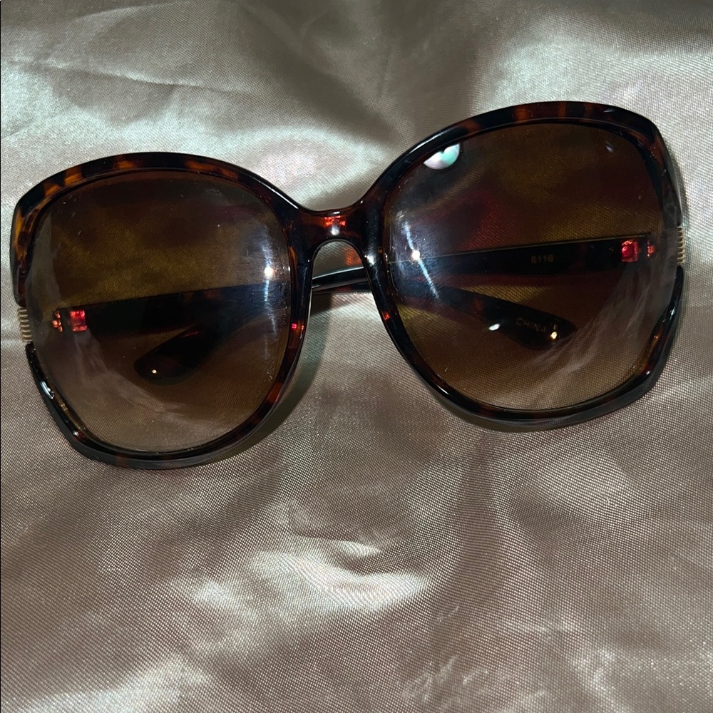 Chic Oversized Tortoise Shell Sunglasses